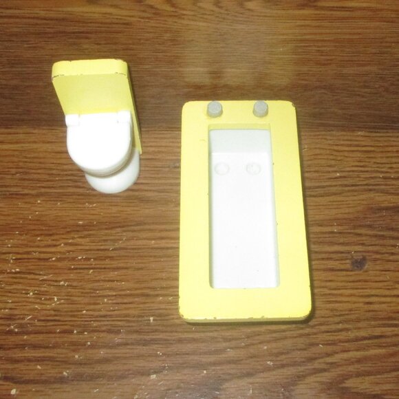 KidKraft Dollhouse 2 piece set of Bathroom Furniture Toilet Bathtub - Picture 2 of 4